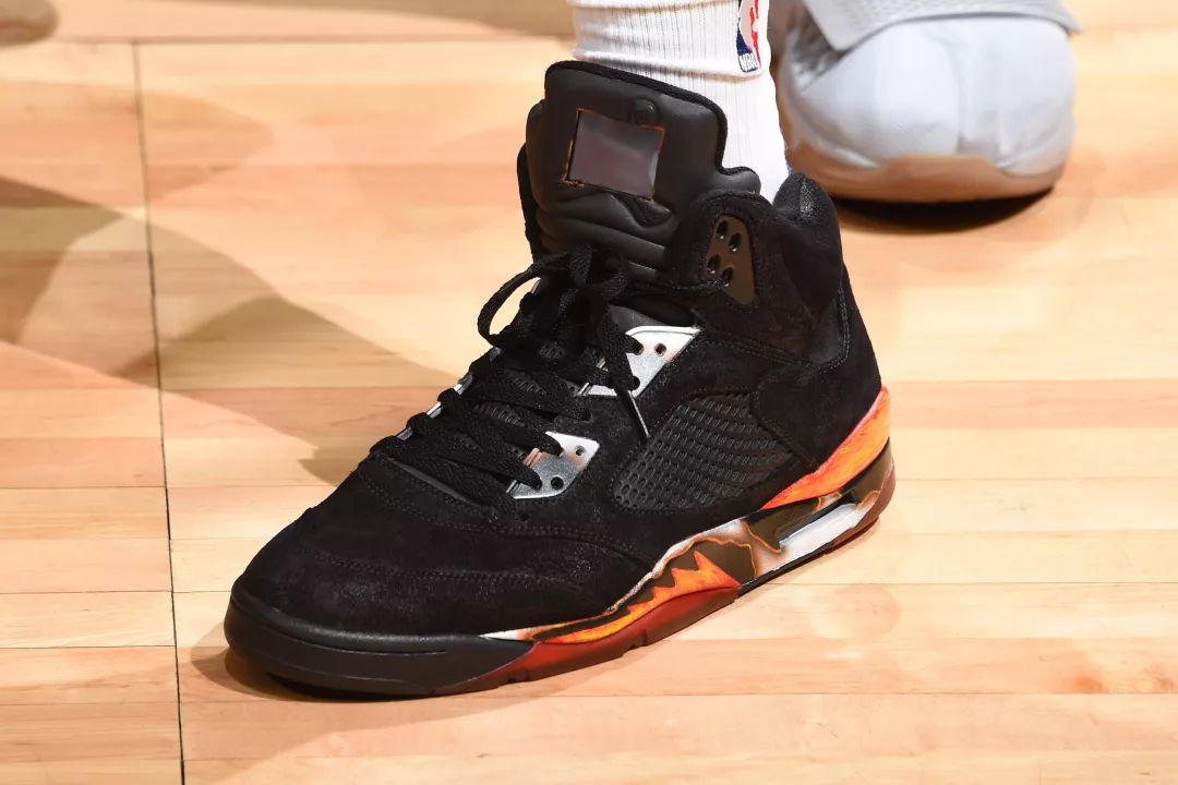 开云体育下载官网-社区盾转会期走向成谜，AC米兰迎来里程碑，信心回归，赛程密集仍需轮换(xtransfercm资源社区论坛)