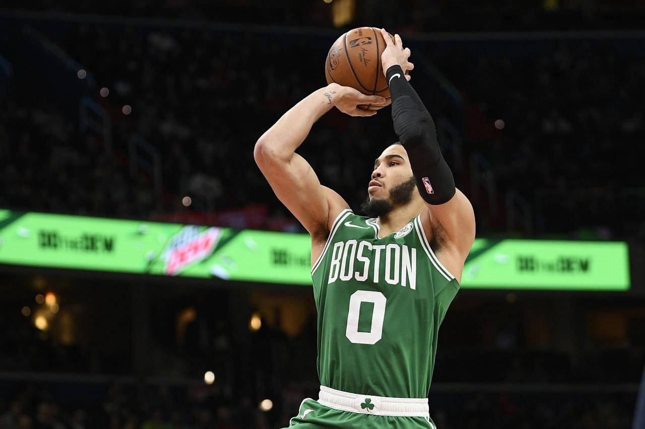 开云体育下载入口-清晨波士顿凯尔特人调整名单以备NBA常规赛；止住颓势环节打磨；球迷炸锅；身体对抗强度拉满的简单介绍